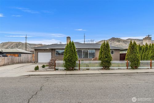 709 Schons Pl, Wenatchee, WA, 98801-3632 | Card Image