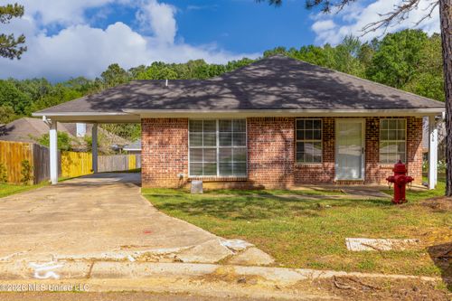 1556 Chelsea Ln, Richland, MS, 39218-9476 | Card Image