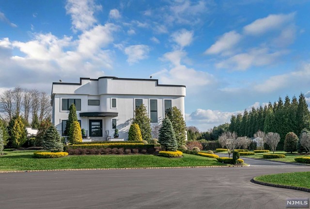 Peacock Ln, Morganville, NJ 07751