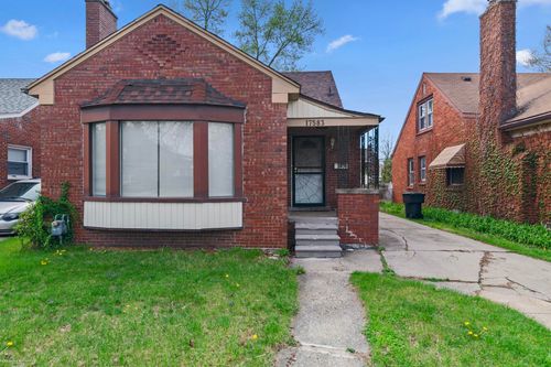 17583 Huntington Road, Detroit, MI, 48219 | Card Image