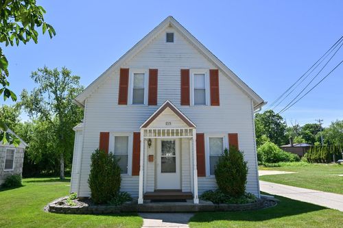 215 W Chestnut Street, Port Washington, WI, 53074 | Card Image