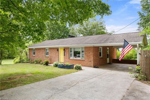 2136 Shacktown Rd, Yadkinville, NC, 27055-8113 | Card Image