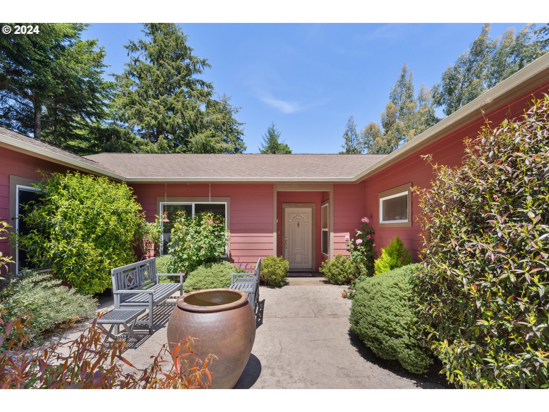 6th St, Bandon, OR 97411