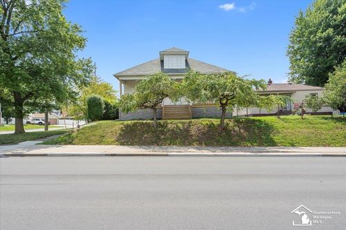 705 Eureka Rd, Wyandotte, MI, 48192-5714 | Card Image