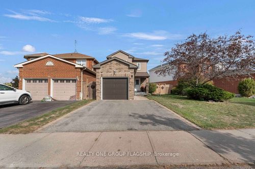 3 Teddington Cres, Whitby, ON, L1R1S4 | Card Image