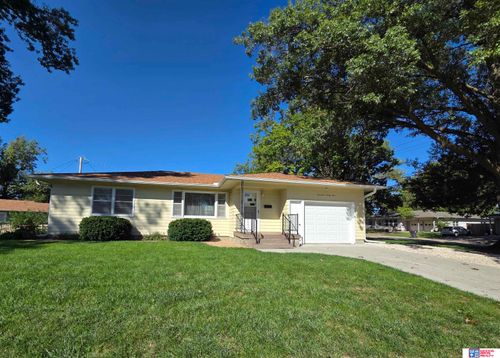 1724 William Dr, Beatrice, NE, 68310-2569 | Card Image