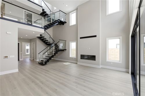 156 Apron, Irvine, CA, 92618 | Card Image