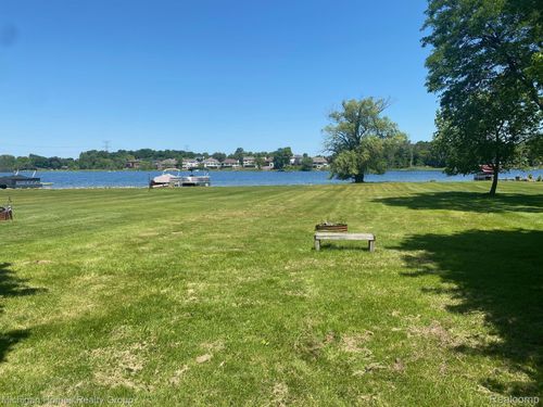 2910 Loon Dr, Wixom, MI, 48393-1521 | Card Image