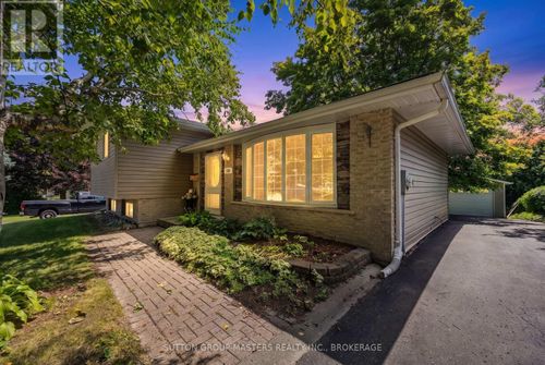 795 Safari Dr, Kingston, ON, K7M6W1 | Card Image