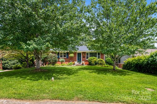 28 Woodgate Rd, Asheville, NC, 28806-2440 | Card Image