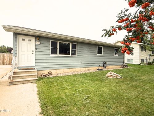 2316 8th Avenue E, Williston, ND, 58801 | Card Image