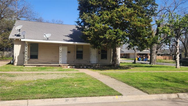 View of front of house featuring covered porch and a front yard | Image 4