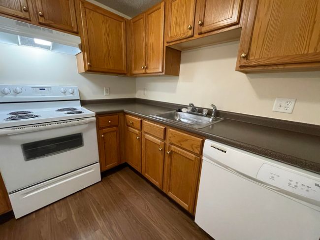 APT-201 - 96 Powers St, Condo with 2 bedrooms, 1 bathrooms and null parking in Milford NH | Image 13