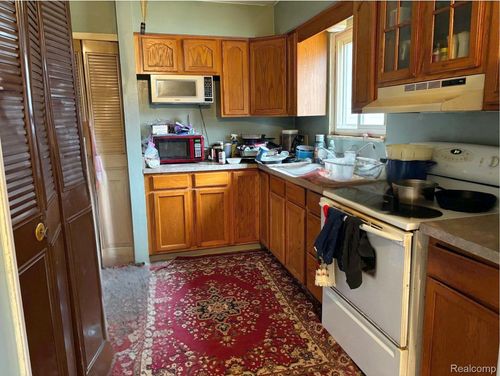 15927 Briggs Rd, Chesaning, MI, 48616-8431 | Card Image