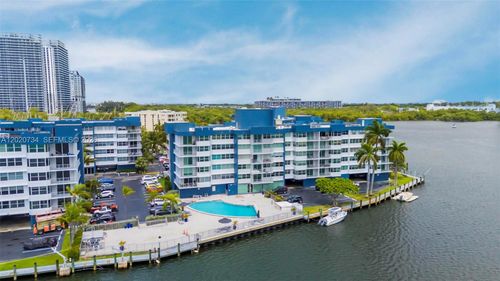 3h-16558 Ne 26th Ave, North Miami Beach, FL, 33160-4018 | Card Image