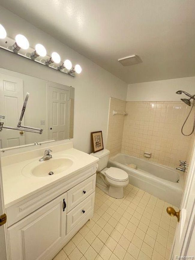 37310 Glenbrook Dr, Condo with 3 bedrooms, 2 bathrooms and null parking in Clinton Twp MI | Image 22