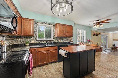 9490 Steephollow Drive, White Lake Charter Township, MI, 48386 | Card Image