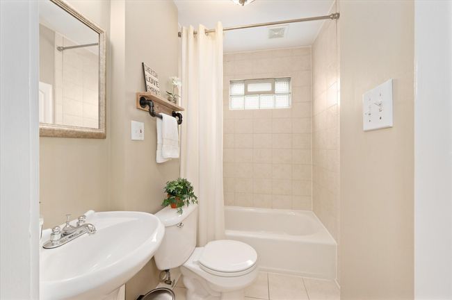 221 N Illinois St, House other with 4 bedrooms, 4 bathrooms and 2 parking in Elmhurst IL | Image 16