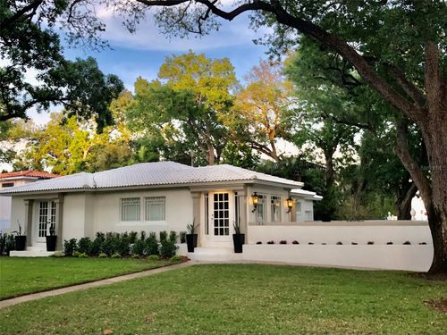 1801 Beach Dr Ne, St Petersburg, FL, 33704-4831 | Card Image