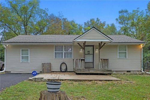9217 Oak St, Kansas City, MO, 64114-3726 | Card Image