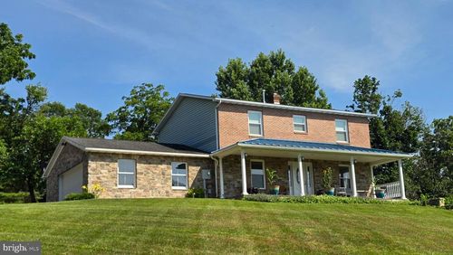 93 W Center St, GLEN ROCK, PA, 17327-1226 | Card Image