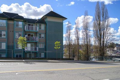 312 - 33960 Old Yale Rd, Condo with 2 bedrooms, 2 bathrooms and 1 parking in Abbotsford BC | Image 2