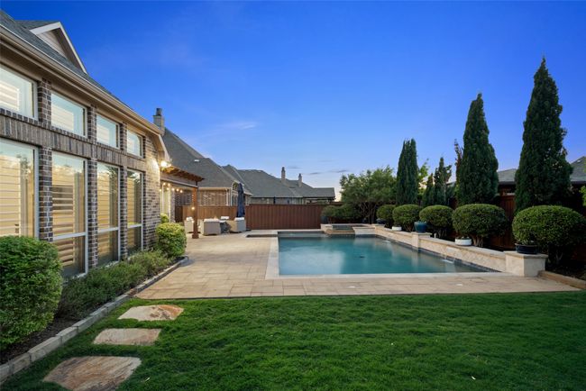 Enjoy how private this beautifully landscaped backyard feels all year round. | Image 33