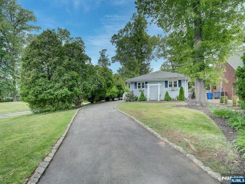 15 Lessing Rd, West Orange, NJ, 07052-3112 | Card Image