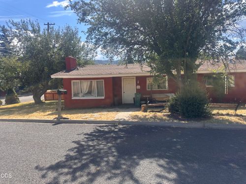 525 Uerlings Street, Klamath Falls, OR, 97601 | Card Image