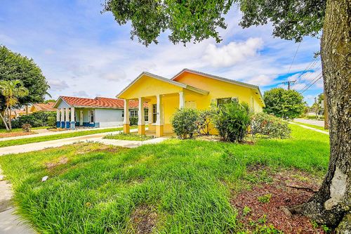 901 10th St, West Palm Beach, FL, 33401-3207 | Card Image