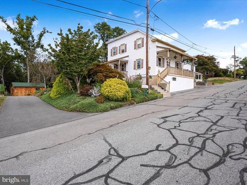 18 Elizabeth St, WASHINGTON BORO, PA, 17582-9706 | Card Image