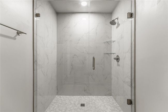 Primary Shower | Image 10