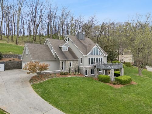2025 Lynnwood Dr, Franklin, TN, 37069-6112 | Card Image