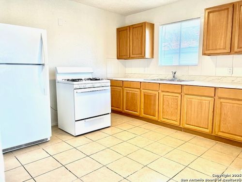 154-144 Villaret Blvd, San Antonio, TX, 78221-3944 | Card Image