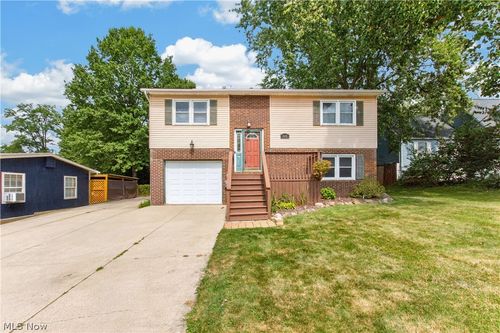 448 Fernwood Ave, Wadsworth, OH, 44281-2044 | Card Image