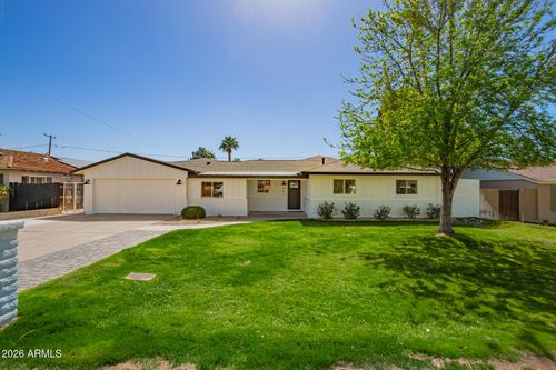 829 E Desert Park Ln, Phoenix, AZ, 85020-4147 | Card Image