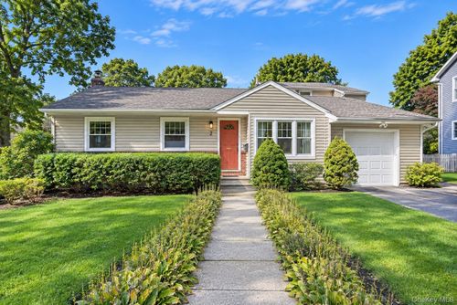 2 Milburn Lane, Huntington, NY, 11743 | Card Image