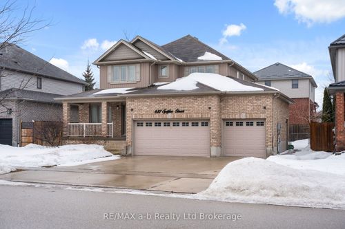 687 Spitfire St, Woodstock, ON, N4T0B1 | Card Image