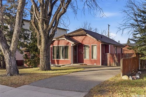 1109 7th St E, Saskatoon, SK, S7H0Y9 | Card Image