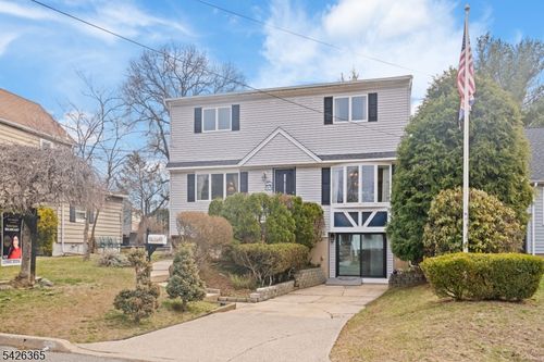 121 Pine Ave, New Milford, NJ, 07646-2619 | Card Image