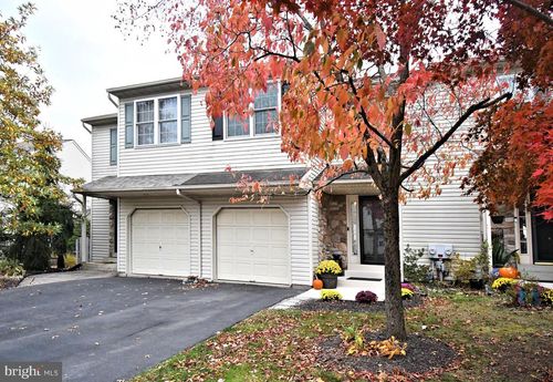 584 Campus Dr, PERKASIE, PA, 18944-4504 | Card Image