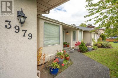 3979 Blue Ridge Pl, House other with 5 bedrooms, 2 bathrooms and 2 parking in Victoria BC | Image 3