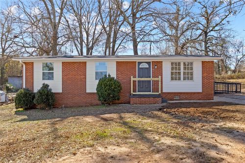 100 Willow Rd, Greer, SC, 29651-3251 | Card Image