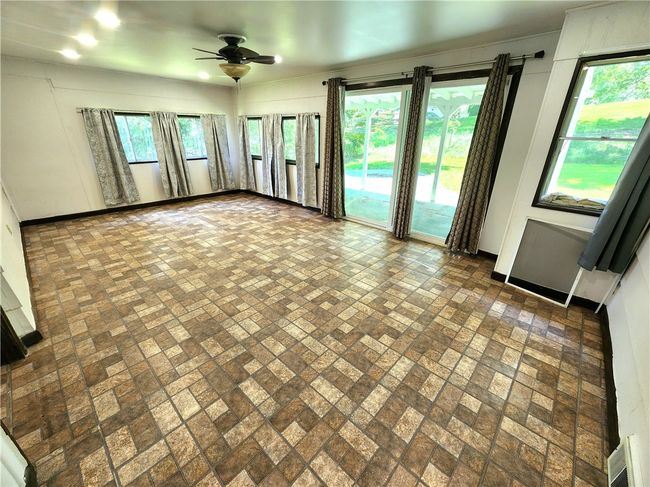 2490 Victoria Dr, House other with 4 bedrooms, 1 bathrooms and 1 parking in Hermitage PA | Image 8