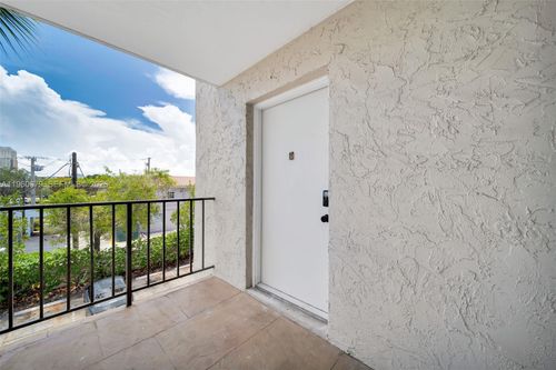 a303-6900 N Kendall Dr, Pinecrest, FL, 33156-1542 | Card Image