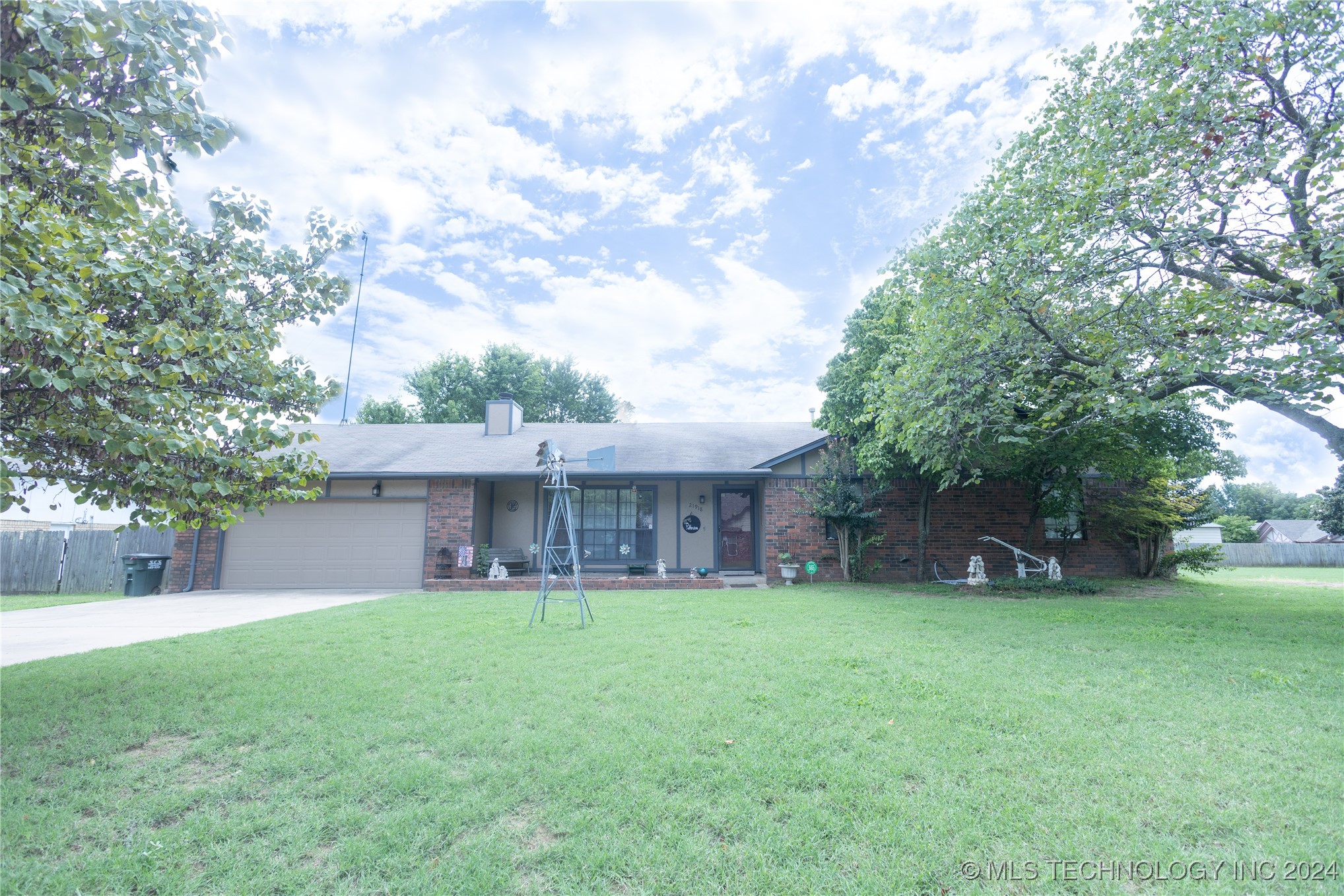 11th St, Sand Springs, OK 74063