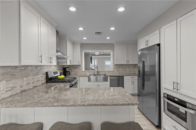 APT-5 - 400 Meshanticut Valley Pkwy, Condo with 2 bedrooms, 3 bathrooms and 2 parking in Cranston RI | Image 6