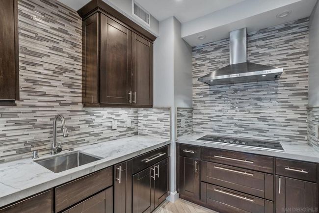 1301 - 5845 Friars Rd, Condo with 3 bedrooms, 2 bathrooms and 2 parking in San Diego CA | Image 5