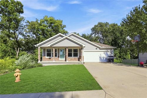 217 N Bluegrass Dr, Bonner Springs, KS, 66012-1602 | Card Image