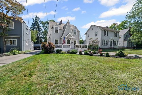 2277 Castlewood Dr, Toledo, OH, 43613-3903 | Card Image